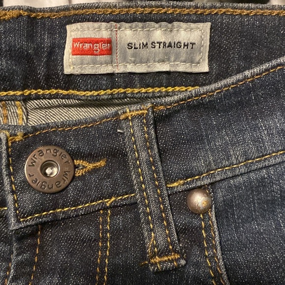 Women’s Wrangler Slim Straight Jeans - Picture 4 of 4